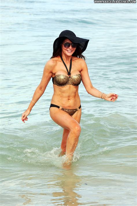 Lizzie Cundy No Source Posing Hot Beautiful Bikini Beach Babe Nude