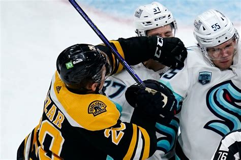 David Pastrnaks Two Goals Help Bruins Avoid Bad Loss In 3 2 Win Over