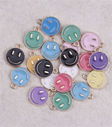 Smiley face charm - Beefab Accessories