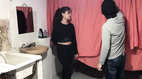 Hermosa latina es follada por la gran polla de su novio en múltiples posiciones porno en
