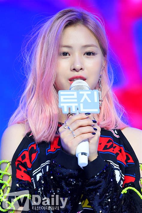 [td포토] Itzy 류진 화려한 수식어에 걸맞게 성장하겠다