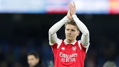 Arsenal video: Martin Odegaard rages at team-mate during Cup exit