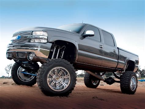 Chevrolet Silverado 2500HD | Car Universe