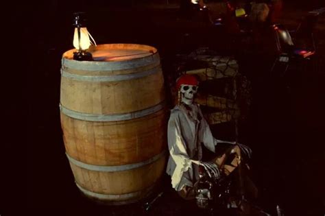 Pirate Party Props Skeleton Barrel Piraten