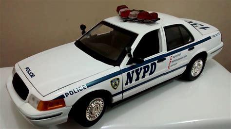 1 18 Ford Crown Victoria New York Police Departament NYPD Light And