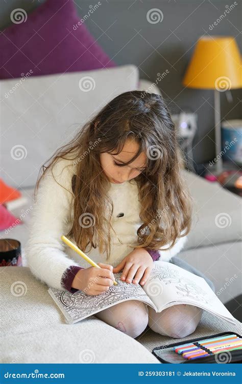 Desenho De Menina De 67 Anos Imagem De Stock Imagem De Filha