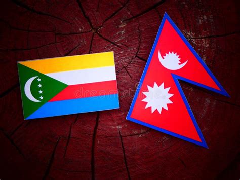 Los Comoro Se Alan Por Medio De Una Bandera Con La Bandera Del Nepali