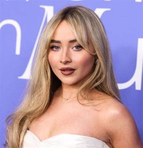 Sabrina Carpenter Rings In 25th Birthday With Leonardo Dicaprio Meme Cake Articles Your News