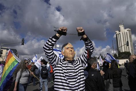 What is the latest on Netanyahu’s corruption trial? - West Hawaii Today