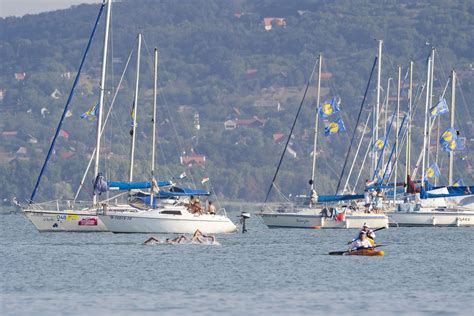 Zwölftausend im Wasser Budapester Zeitung