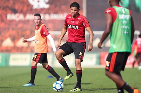 Kléber Leite cobra espaço para Vitor Gabriel no Flamengo FlaResenha