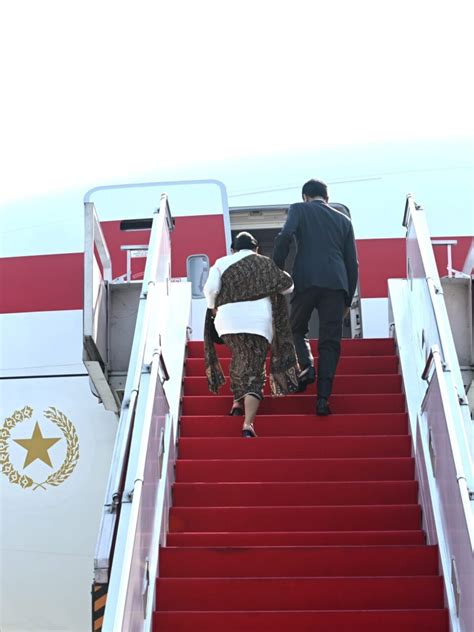 [foto] Presiden Jokowi Dan Ibu Iriana Mulai Rangkaian Lawatan Ke