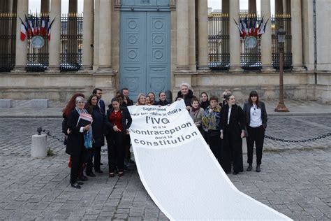 Aprueba Francia inscripción del aborto en la Constitución 24 Horas