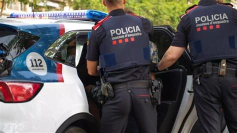 Un Ladr N Tira Al Suelo A Una Turista Embarazada Para Robarle En Barcelona