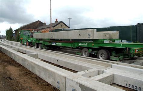 Pista de concreto serve de trilho para BRT britânico Cimento Itambé