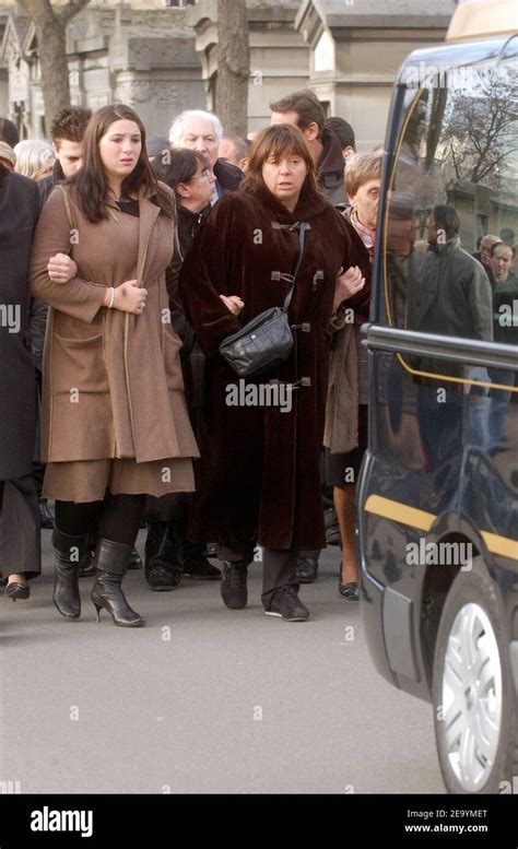 L Actrice Fran Aise Michele Bernier Et Sa Fille Charlotte Assistent Aux