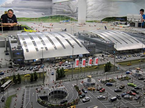 File:Knuffingen Airport, Miniatur Wunderland Hamburg, 2.jpg - Wikimedia ...