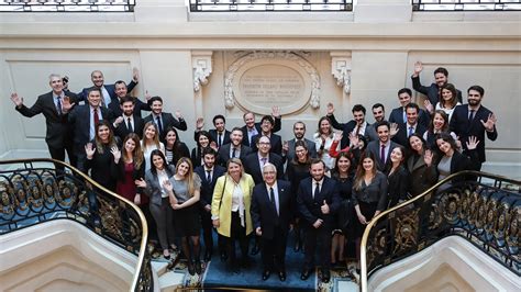 El Distendido Encuentro De Dos Horas Entre El Embajador De Los Estados Unidos Y Jóvenes