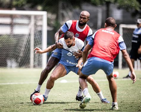 Veja fotos do treino do Santos desta quinta feira no CT Rei Pelé