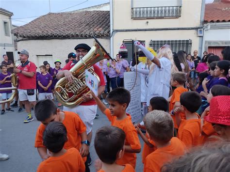 Explosión de color y alegría para dar la bienvenida a las fiestas en el