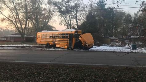 Eight Injured After Suv Crashes Into School Bus Wbiw