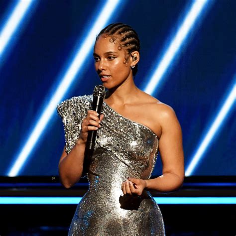 Alicia Keys Deslumbra En Los Billboard Music Awards 2020 Con Un Nuevo