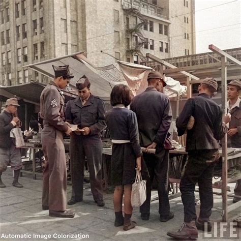 戦後の東京の闇市。1946年に「life」誌のカメラマンが撮影した写真。 Showa Era Became Far【2019】 昭和レトロ、闇市、昔