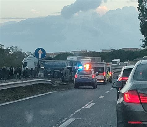 A Paralizzata Per Un Incidente Tra Giarre E Fiumefreddo Coinvolto Un