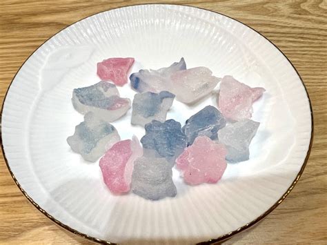 キラキラ光る砂糖菓子「琥珀糖」を作ってみよう 夏休み 自由研究 工作 4yuuu