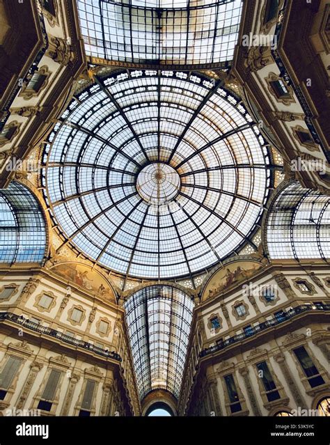 L Iconico Soffitto A Cupola In Ferro Battuto E Vetro Della Galleria