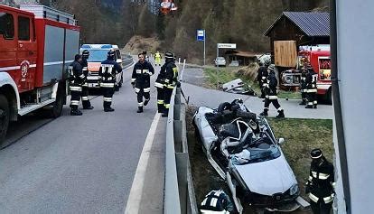 Auto Contro Muro Sulla Strada Della Vallelunga Morto 19enne Servizio