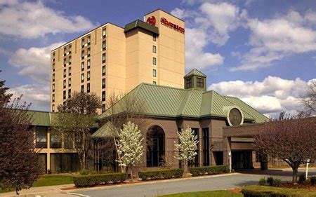 Four-Points-by-Sheraton-Wakefield-Boston-Hotel-2020 - Forest Bright Architectural Wood Doors