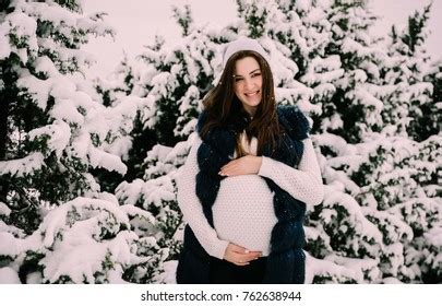 199 Nude Mom Holding Her Baby Images Stock Photos Vectors Shutterstock