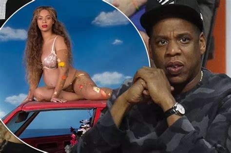 Pregnant Beyonce Goes NAKED To Celebrate Her Twin Baby Announcement Daily Record