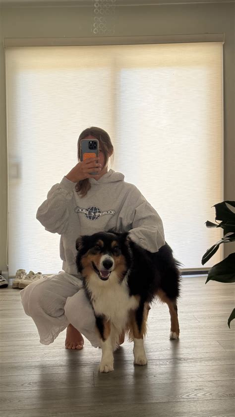 Peyton Coffee feet | FeetDatabase.com