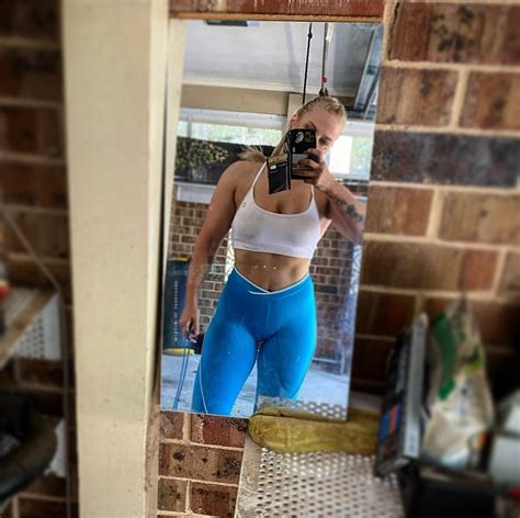 20 Hot Ebanie Bridges Photos 12thBlog