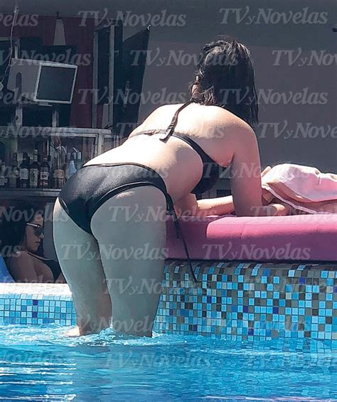 Captan a Laura G con unos kilos de más en bikini y el internet se la acaba La Gambeta