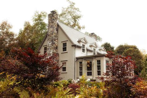 Martha Stewart Wants You To Visit Her Bedford Farmhouse This Holiday ...