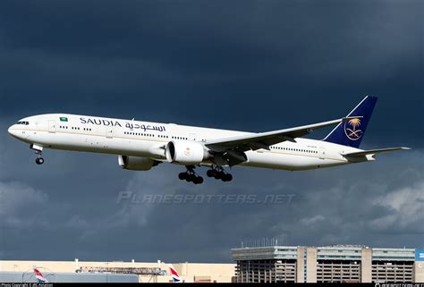 Hz Ak Saudi Arabian Airlines Boeing Er Photo By Jrc Aviation