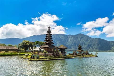 Potensi Wisata Danau Di Indonesia Bagi Kehidupan Dan Sektor Pariwisata