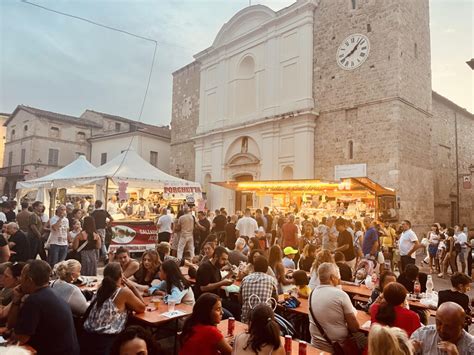 Boom Di Presenze A Campli Per L Apertura Della 52 Sagra Delle Porchetta