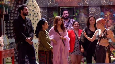 Bigg Boss Ott 2 Finalists Pooja Bhatt Bebika Dhurve Reports Abhishek