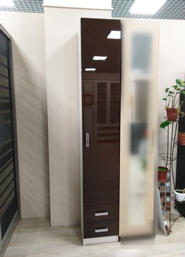 Шкаф-пенал с глянцевыми фасадами в СПб от фабрики Landl.