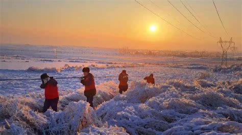 北方多地降雪！供电员工除雪融冰，抢修送电电力国网线路新浪新闻