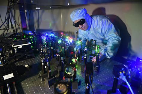 Holographic data storage could cram 1,000 DVDs onto a 4-in square film