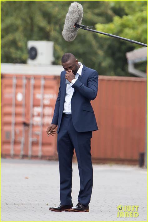 Idris Elba Explains The Mystery Bulge In His Pants What Is It