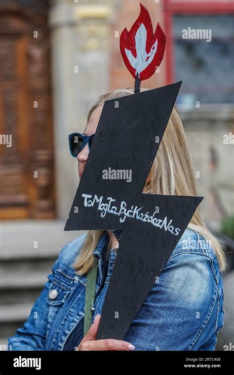 Gdansk Polonia De Junio Manifestantes Con Sogans