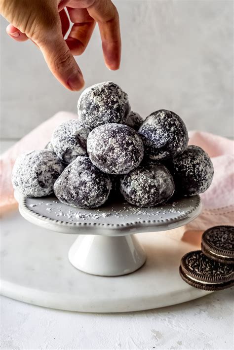 Snowball OREO Cookie Balls Easy No Bake Dessert