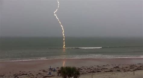 Lightning Hitting A Beach In Slow Motion Is Pretty Epic Metro News