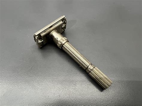 Vintage I Gillette Slim Adjustable De Safety Razor Vgc